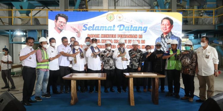Resmikan Pabrik Pakan Di Sidrap, Mentan SYL Pabrik Pakan Jadilah Mitra Yang Baik Untuk Peternak !