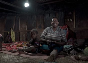 Lampu Surya Hadir, Rejeki Noken Mince Mengalir