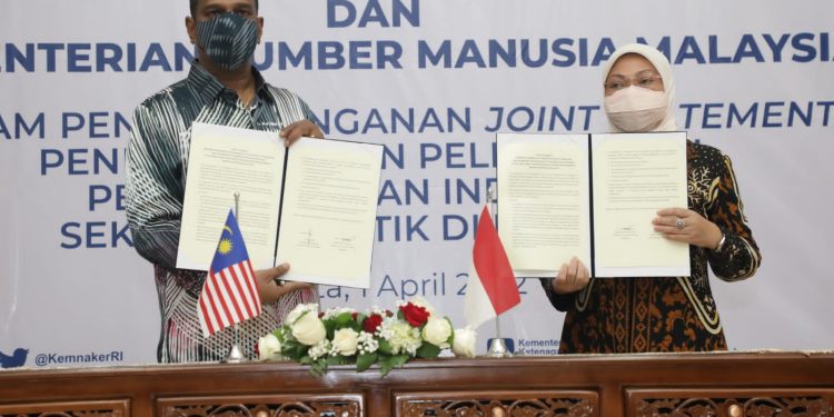 RI-Malaysia Tandatangani Kerja Sama Pelindungan Pekerja Migran di Malaysia