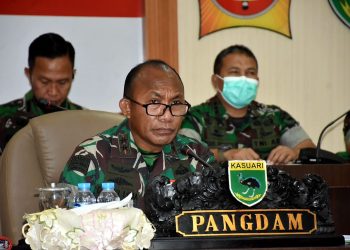 Pangdam Kasuari Ikuti Vicon Dengan Panglima TNI Bahas Distribusi Bantuan Tunai PKLWN