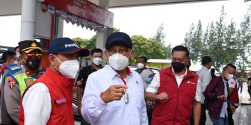 Jalur Mudik Mulai Padat, Menteri ESDM Sidak Pastikan Kapasitas SPBU Minimal 60% dari Kapasitas Tangki