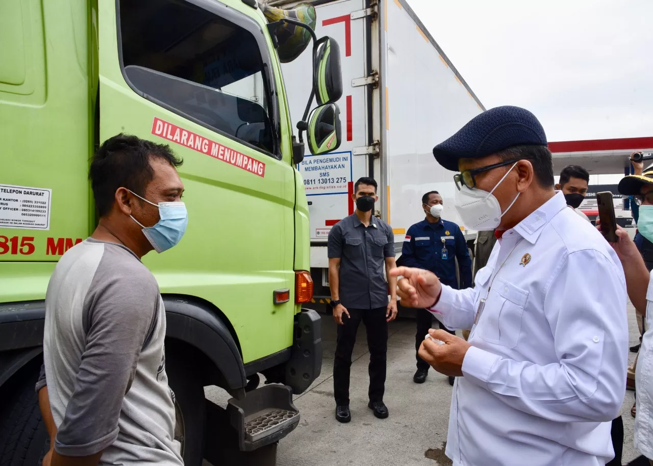 Pastikan Pasokan BBM Mudik Lebaran Terjaga, Menteri ESDM Sidak SPBU dan Kunjungi Kilang Balongan