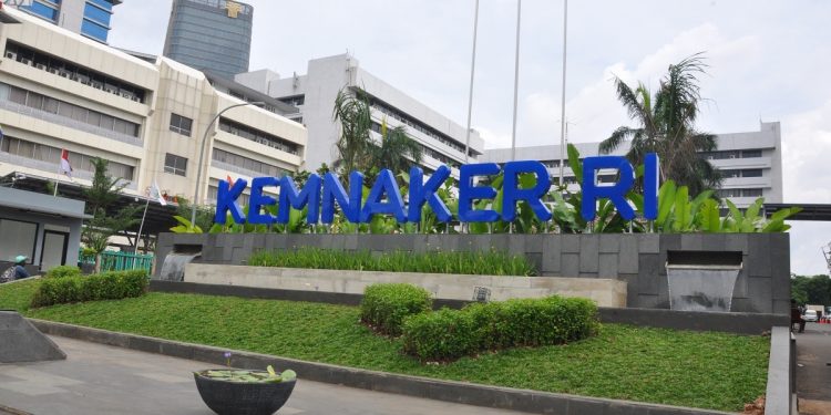 Difasilitasi Kemnaker, Pekerja dan Perusahaan Logistik Tandatangani Perjanjian Bersama